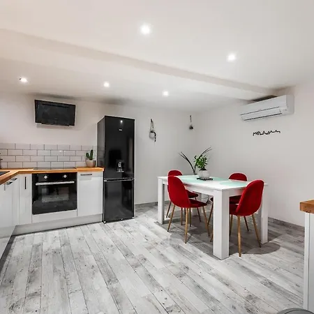 Darja Apartament *